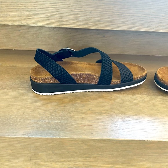 Aetrex Adrianna Adjustable Textured Quarter Strap in Black - Picture 4 of 4